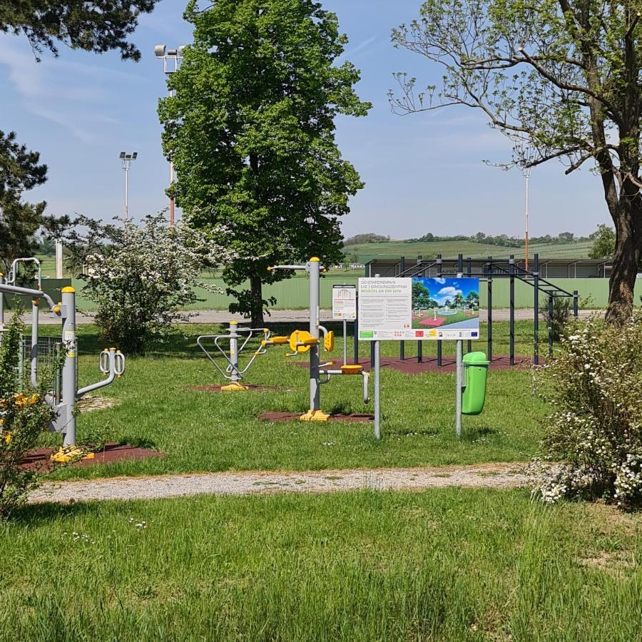 Wolfis Appartement Neusiedl an der Zaya Dış mekan fotoğraf